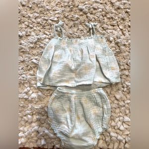 Daisy matching set by modern moments